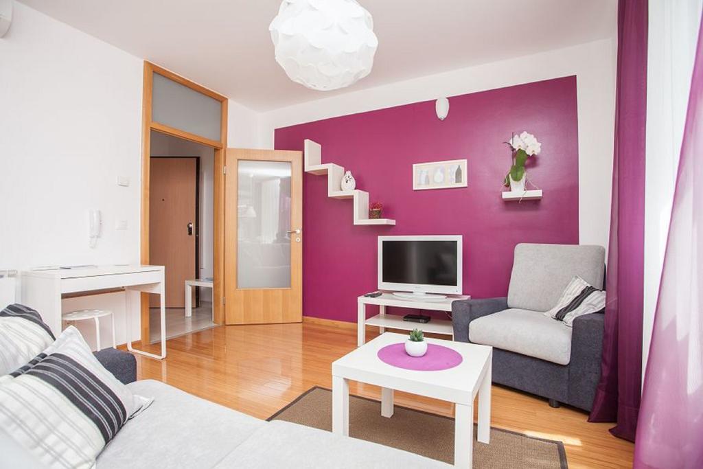 Kuvi Apartments 로비니 객실 사진